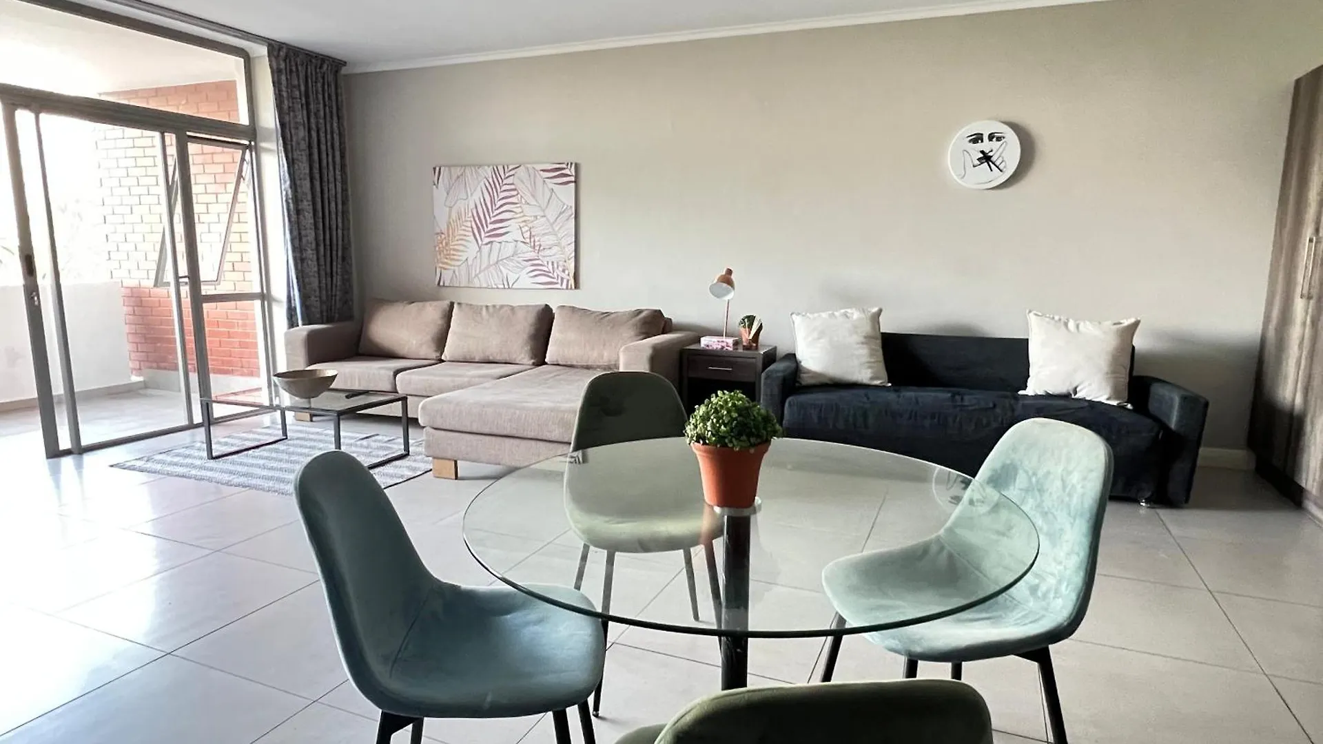 Spacious Modern 1 Bedroom Apartment Near Canal Walk Cape Town 0*,