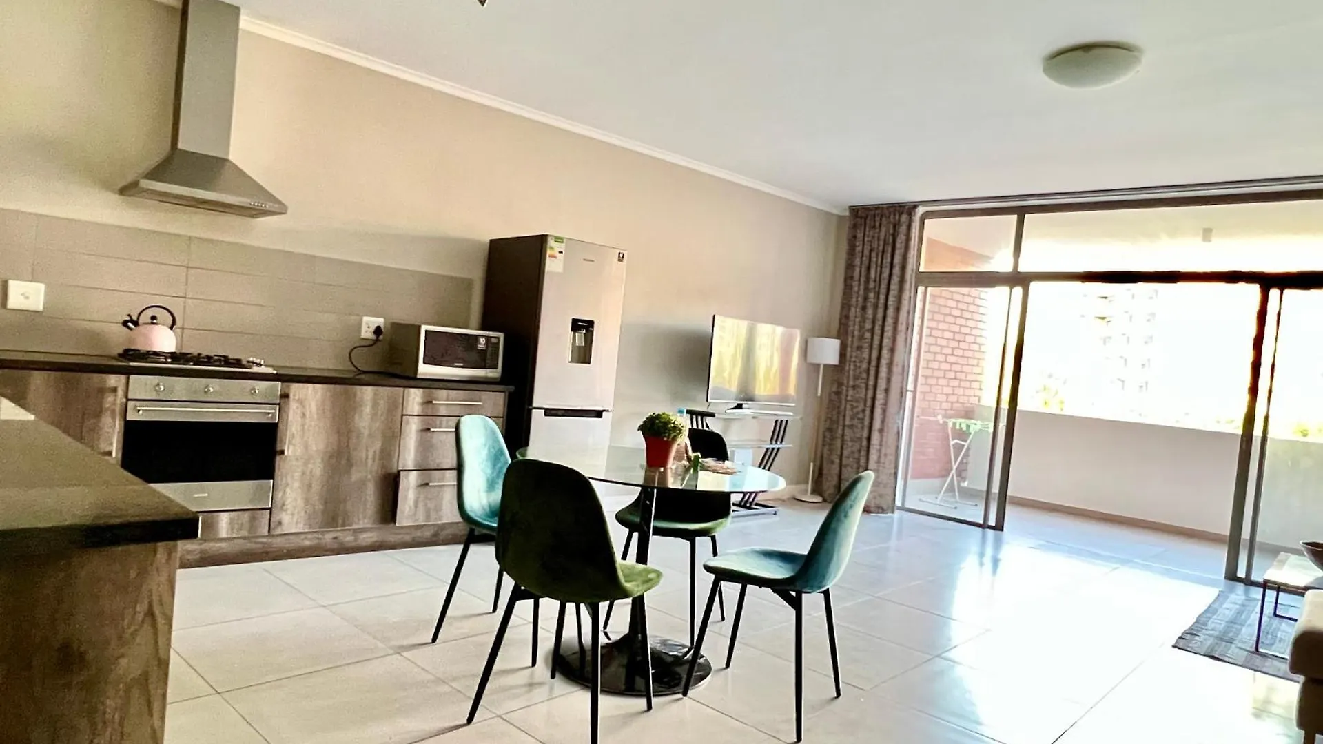 Spacious Modern 1 Bedroom Apartment Near Canal Walk Cape Town South Africa