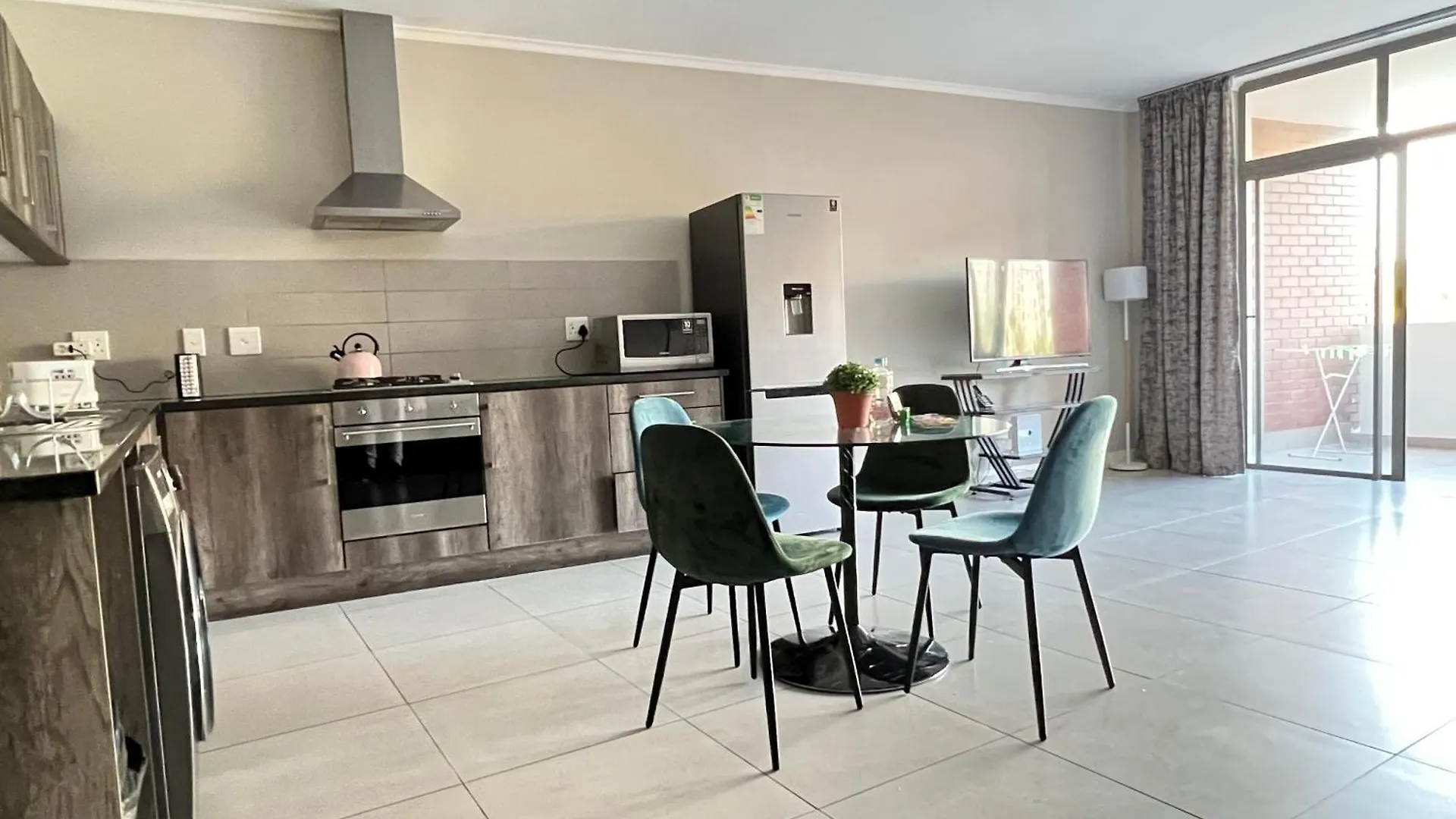 Spacious Modern 1 Bedroom Apartment Near Canal Walk Cape Town 0*,  South Africa